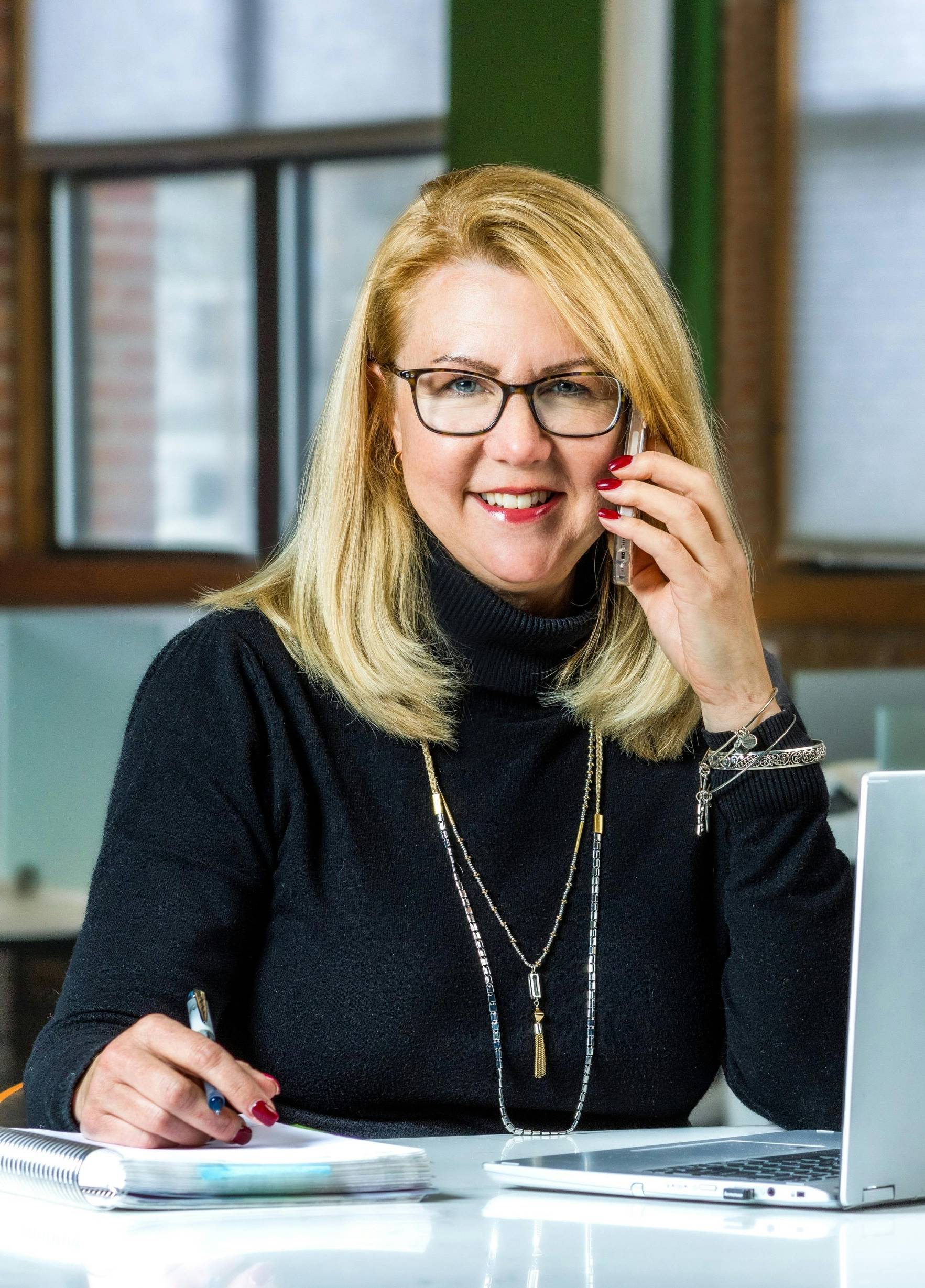  Olteanu Aura,  NEW CONSRUCT LOOK SRL